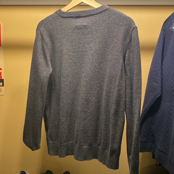 Tight Fit Sweater - Picture 2 of 3